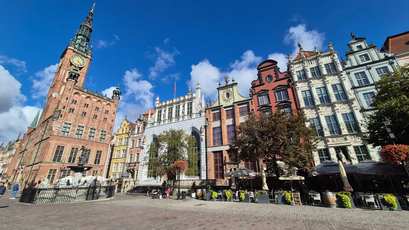 Gdańsk Long Market with Neptune’s Fountain, Town Hall tower, and café terraces